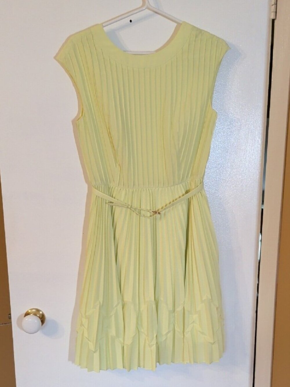 Ted Baker Lime Green Yellow Pleated Dress Size 2 Chic Designer Occasion Dress - Picture 3 of 13